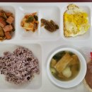 2022.07.18 - 잡곡밥, 쑥갓어묵국, 우엉조림, 계란후라이, 햄어묵볶음, 배추김치, 빵 이미지