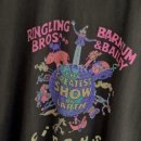 위대한 쇼맨 생각나게 하는 티셔츠인데 영화 내용이 좀 그래서... 사긴 그렇겠지....? 살말살말 이미지