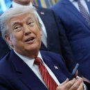 트럼프, US스틸에 대한 일본의 투자가 계속될 수 있다고 밝혀: "모두 축하합니다!" 이미지