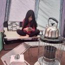 좌식으로 꾸민 텐트로 캠핑 중이에요~^^ 이미지