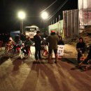 [Oct. 16]The struggle to keep the gates from the construction trucks continues at night. 이미지