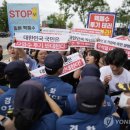 '오염수 반대' 日대사관 기습시위 대학생 16명 체포(종합) 이미지