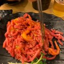 육회랑 연어랑 이미지