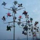 바람개비 조형물 이미지