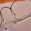 아이유 안경원 이미지