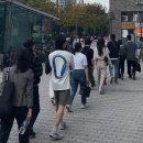 집값 상승에 월급에 희망이 없는 한국의 젊은이들 이미지