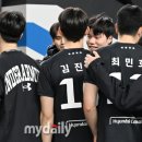 미소짓는 체육관 이미지