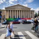 최고의 보도사진: 붉은 베레모 퍼레이드와 자유의 날개 위에서 이미지