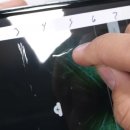 유투 버가 '소프트 플레이-도 화면'을 손톱으로 긁을 수 있다고 밝힌 후 삼성의 2,000 파운드 접는 전화가 두들겨졌다 이미지