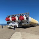 ULA는 캘리포니아에서 주말 발사를 위해 델타 4-헤비 로켓을 준비합니다. 이미지