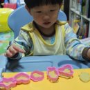 깍고밀고이발 | 한솔 호기심아이 &lt; 도구로 만들어요 &gt; 모자 만들기, 지점토로 그릇만들기, 색깔점토로 모양찍기