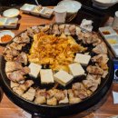 무쇠김치삼겹 - 마포구 와우산로21길 20-5 | 무쇠김치삼겹