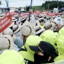 평택 미군기지 앞 통일선봉대 “대중국 전초기지 반대”···서한 전달시도, 경찰과 대치 이미지