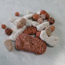 뜨는 돌 이미지