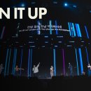 TURN IT UP 이미지