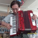 아코디언 이미지