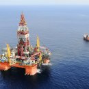 Controversial Chinese Deep-Water Rig Drifts Into Calmer Seas-wsj 7/25 : 중국 남중국해 베트남,필리핀 영토분쟁 현재상황 이미지