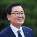 전남대청사관리노동조합 | 여성 간부 백댄서 동원 논란, 문인 광주 북구청장은 누구? (프로필)