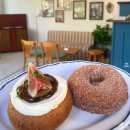 언덕위의옥쓰하우스 | 방배동 카페｜퀸즈베리도넛하우스 방배점 호주식 홈메이드 케이크 도넛 후기