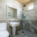 바다 위 언덕 이미지