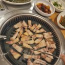 궁촌꺼먹돼지 이미지