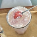 팜필리아 - 221 | 우암동 조용한 카페 팜필리아 내돈내산 후기 ( 딸기라떼 존맛 )