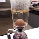 핸드드립 커피와 라떼아트 이미지