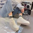 깨끗한 운동화 이미지