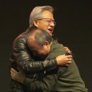 두 남자의 포옹 이미지