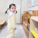 글로벌키즈어린이집 앞놀이터 | 두 돌 아기 등원룩, 모이몰른 스프링 카라 맨투맨 상하복으로 완성