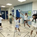8/6(목) - 이수민 교육봉사 선생님과 실내체육활동 (종이컵 쌓기와 한 발 이동 게임) 이미지