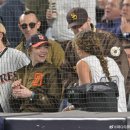 5/7 [엠마 스톤 + 데이브 맥커리] 샌디에이고 파드리스 VS 뉴욕 양키스 관람 이미지