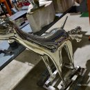 헬멧 조형물 이미지