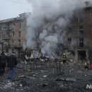 우크라전 273일, 러시아군 미사일 67발 공습…"10명 사망" 이미지