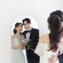 예쁜거울 - 달서구 도원로동길 22 | 꽃 장식 예쁜 인물중심 스튜디오 메리드하우스 촬영 후기 2편 - 거울, 실내 창문, 꽃기둥 대문