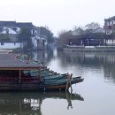 물위의 도시 이미지