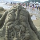 모래조각 작품들을 탄생시키는 몽산포 이미지
