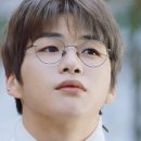 유아이 안경 이미지