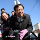 이한성 의원 예천당협위원들과 '불우이웃에 연탄배달' 이미지