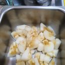 4월 21일 점심 흑미밥, 콩나물국, 돼지고기볶음, 상추나물, 배추김치, 참외 이미지
