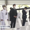 홍범도 장군 하관식 중 손톱손질하는 이준석 이미지