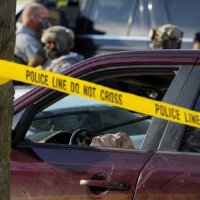 美이민단속요원 총격 영상 보니…"차로 쳐" 트럼프 말과 달라