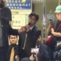 [속보]전한길, 잠실7동 제2투표소 도착…투표함 여전히 반출 못해