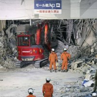 日지진속 참변 부른 “금고에 돈 넣고와”…다른 매장에도 지시했다