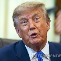 트럼프, ‘민주사회주의’ 후보들에 “급진 미치광이들” 비난