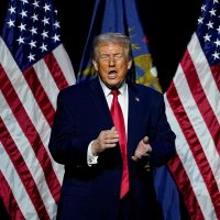 트럼프, 파월 겨냥 “그 얼간이 곧 사라질 것…무능하거나 부패” 맞불