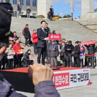 "윤석열" 외치며 장동혁에 열광…국힘 집회 점령한 '윤어게인'