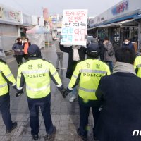 與 "꿀릴게 없다, 이참에 통일특검서 신천지 의혹도 수사하자"