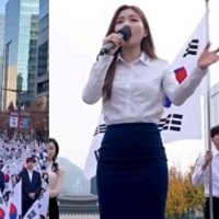 "尹 대통령님, 사랑합니다"…'윤어게인' 외친 미모의 20대 여성, 알고보니