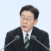 [속보] 이재명 대통령 "청와대는 다주택 공직자에게 집을 팔라 말라 하지 않는다"